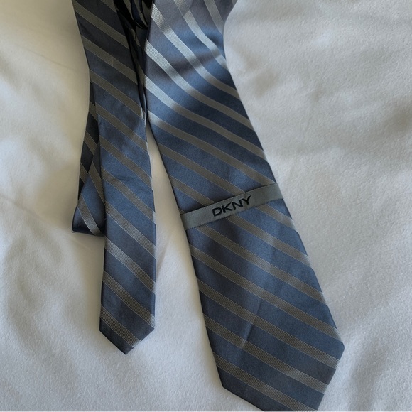 DKNY Mens Gray NWT Striped Neck Tie - Picture 2 of 8